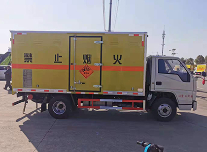 清水河爆破器材运输车工人安全操作规范与智能技术保障
